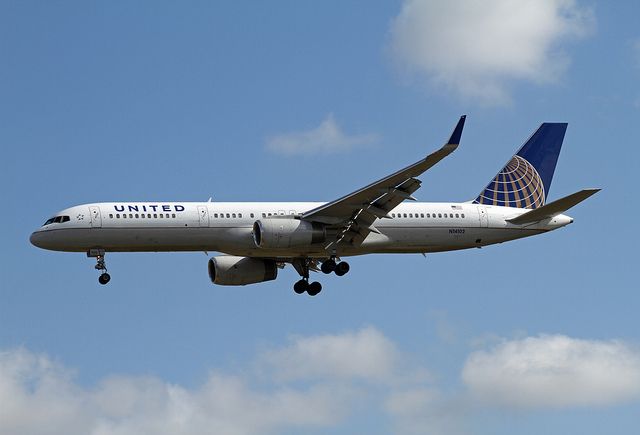 United: Passenger complaints about small carry-on luggage space